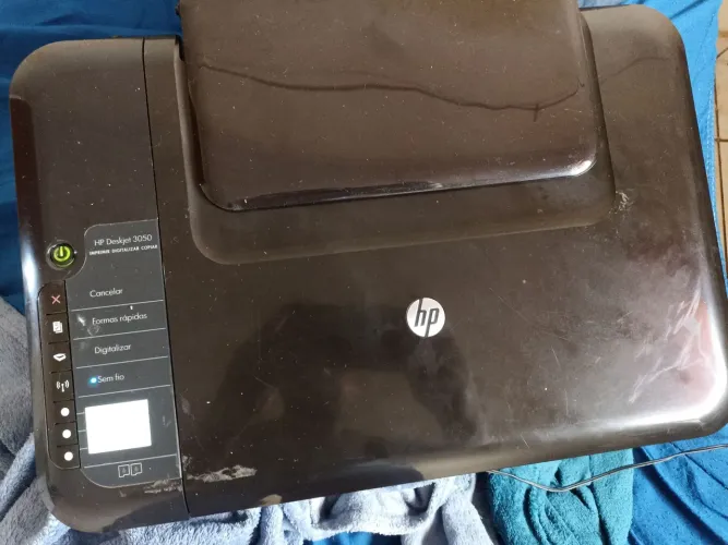 Impressora HP Deskjet 3050 com pequeno defeito