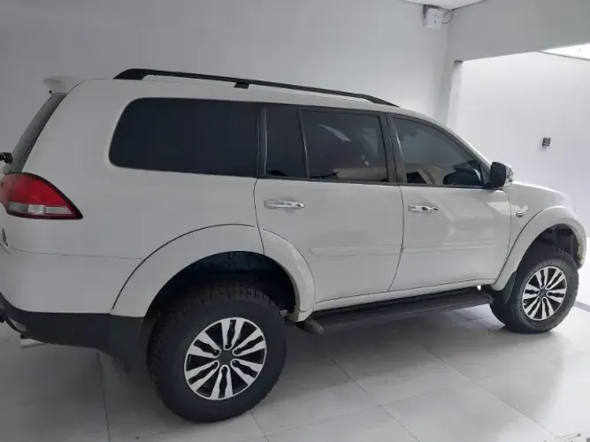 Mitsubishi Pajero HPE 3.2 4X4 T.i. Dies. 5P, 7 Lugares, Aut. 2016