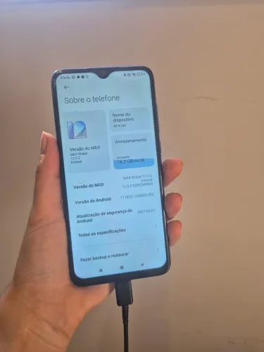 Mi 9 Lite - Na caixa, tela perfeita, o que está trincada é a película. 64GB