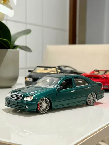 Miniatura Mercedes Classe C W203 1:18 Anson