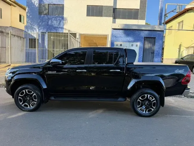 Toyota Hilux CD SRX 4X4 2.8 TDI 16V Diesel Aut. 2025