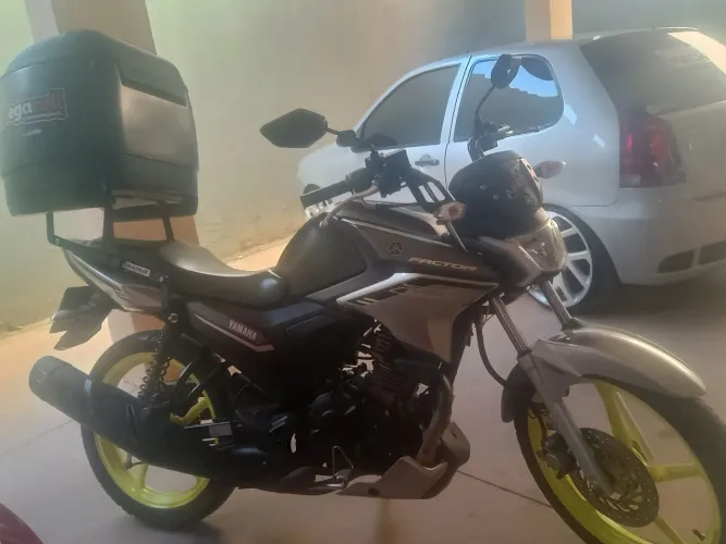 Ágio vendo ou troco por carro ou moto quitada.
