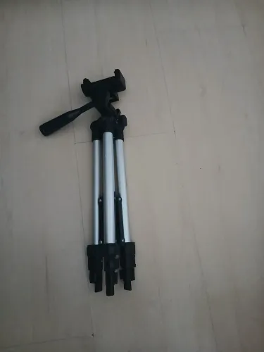 Suporte Tripé com nivelador, multiuso semi novo!