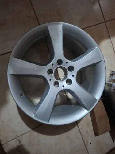 Roda traseira mercedes tala 8.5 aro 17