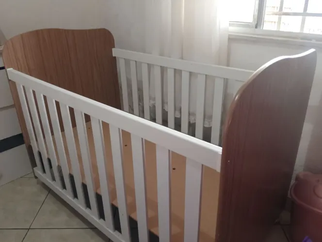 Vende-se esse berço com colchão