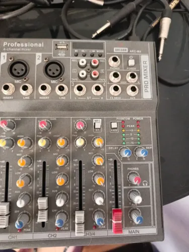 Mesa de som Arcano ARC m4