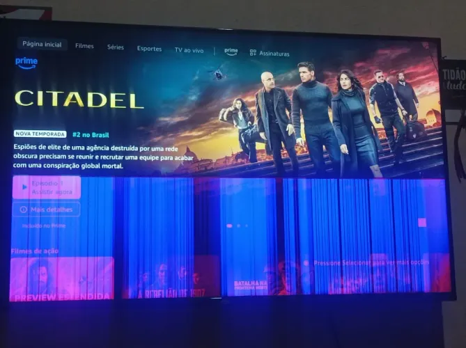 Vendo televisão com defeito