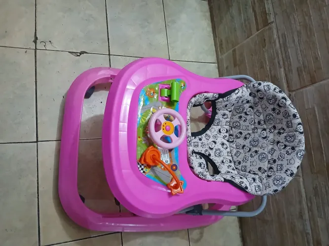 Andador musical rosa 