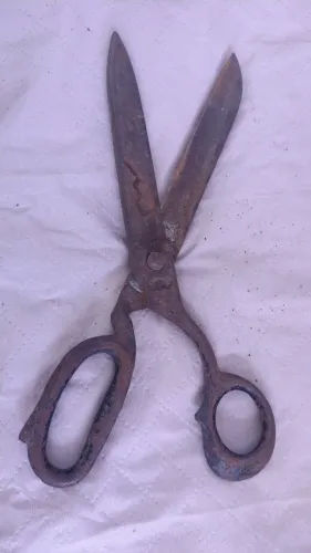 Tesoura Vintage Antiga em Ferro Maciço - Decoração Retrô / Colecionável