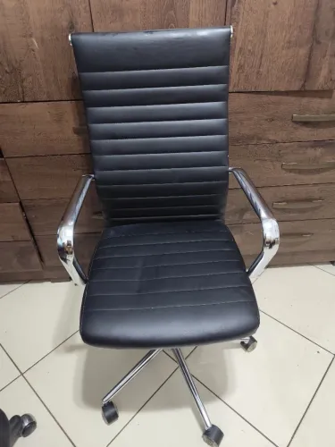 Cadeira presidente cromada giratória
