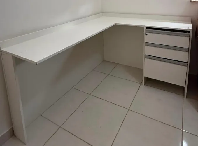 Escrivaninha em L