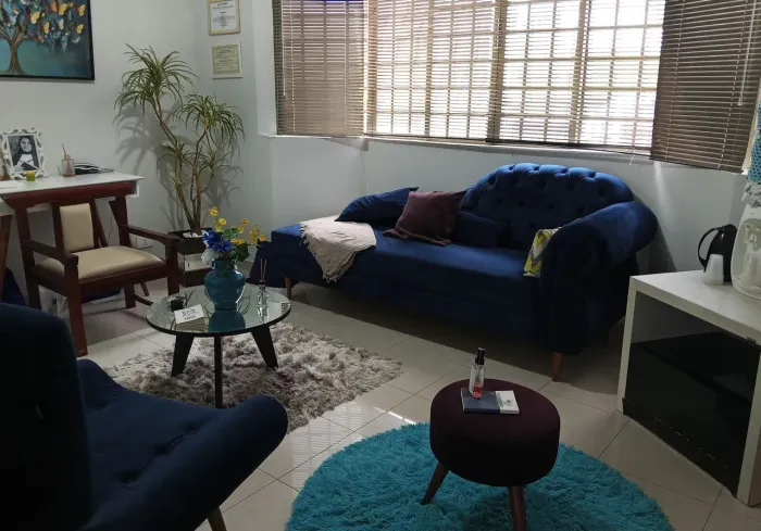 Divã cor azul aveludado