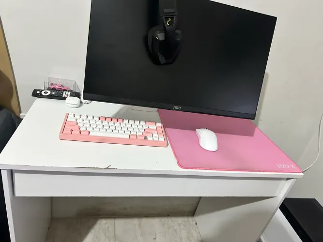 Mesa com gaveta