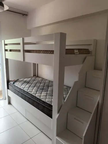 VENDO Beliche MDF Branca com escada lateral e gavetões, suporta 100kg