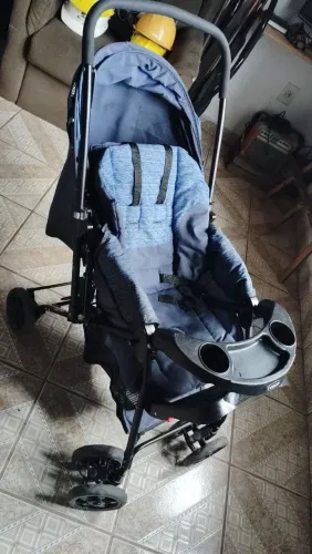 Carrinho e bebê conforto Cosco