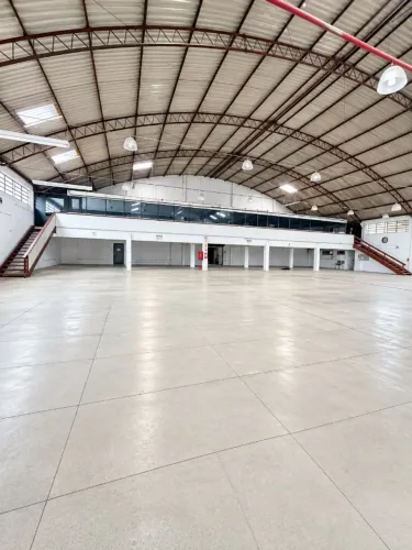 Galpão Comercial 1.253 m² com Mezanino e Escritórios para Aluguel