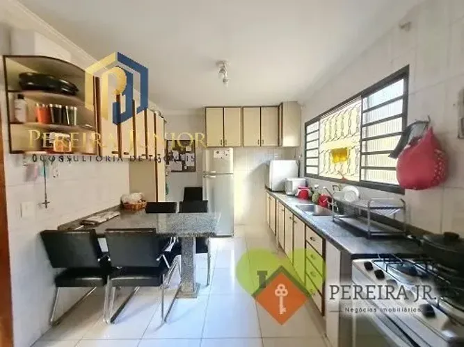 Casa para Venda · 5 quartos · 4 suítes · 283m² · Vila Independência, Piracicaba