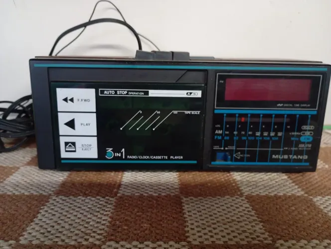 Rádio antigo.