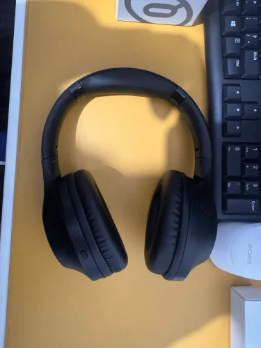Fone de ouvido QCY preto