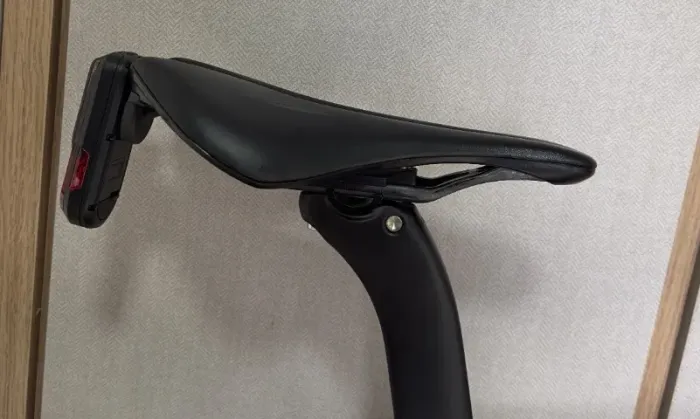 2 - Suporte para radar Garmin Varia para selim Pinarello Most Lynx / Specialized SWAT 
