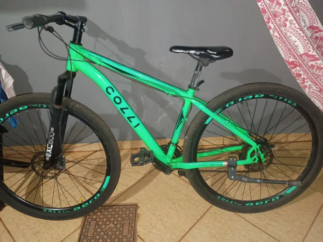 Bicicleta Colli Aro 29 Shimano 21 Marchas Freio a Disco