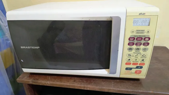Vende-se forno de micro-ondas