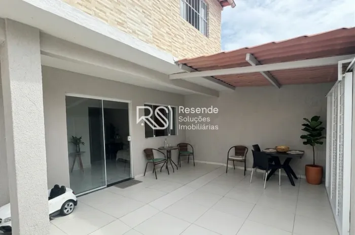 Casa Para Vender com 5 quartos 2 suítes no bairro Poço em Maceió