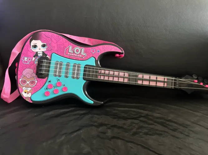 Guitarra eletrônica LOL Surprise