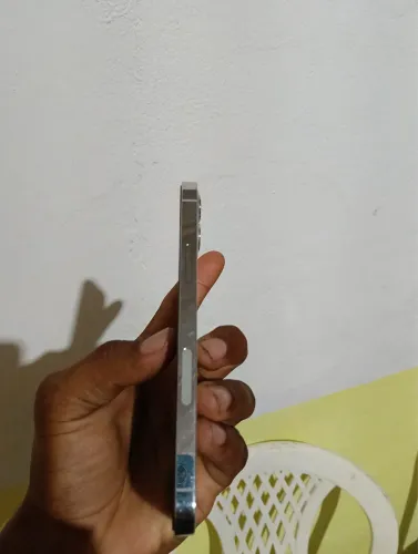 iPhone 12 Pro branco tudo original só a tela que foi trocada por uma de qualidade