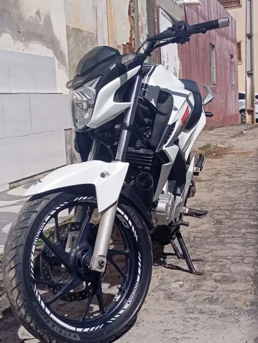 CB TWISTER 2016 CONSERVADA EM DIAS 