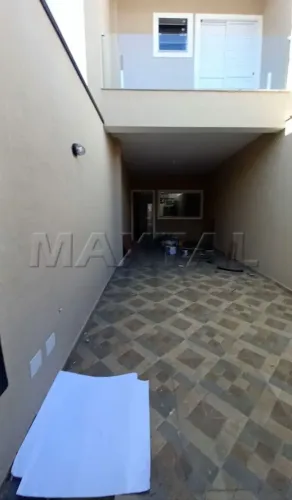 Sobrado 124m², 03 quartos, 01 suíte, sala ampla, cozinha conjugada, 02 vagas de garagem po