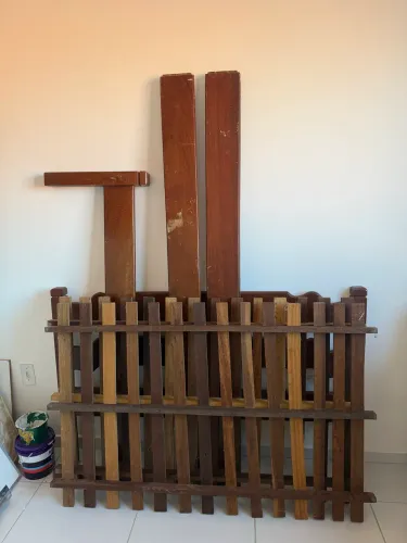 Cama de madeira