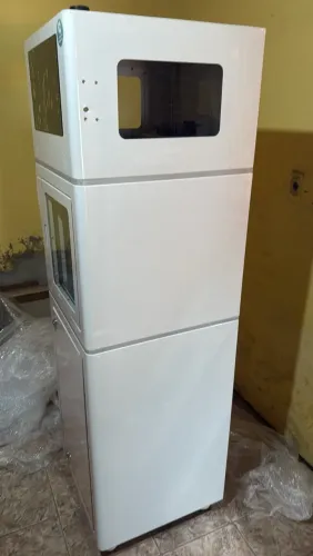 Máquina de higienizar capacetes HigieCap. Nova.