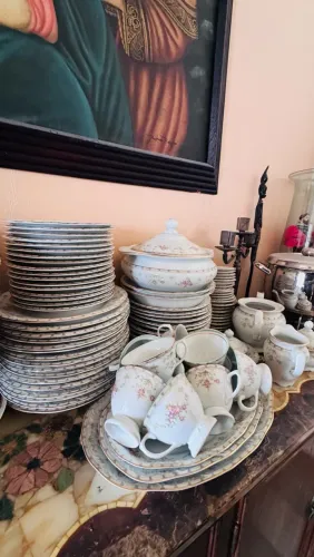 Aparelho de Jantar Smith Vintage 100 Peças - Porcelana Floral e Borda Dourada