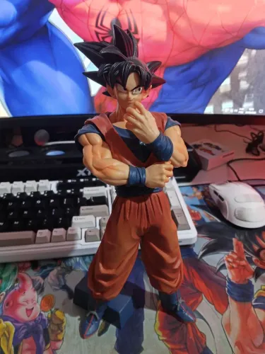 Action figure Goku Base