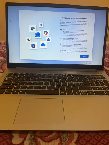 Notebook Lenovo em ótimo estado.