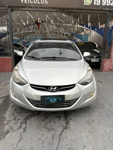 Hyundai Elantra GLS 1.8 16V Aut. 2013