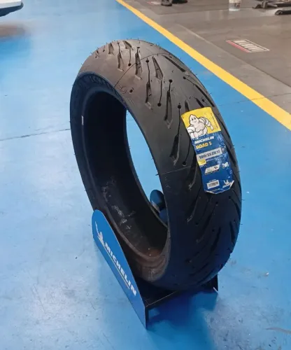 Pneu 185/55 ZR 17 Michelin Road 5 novo