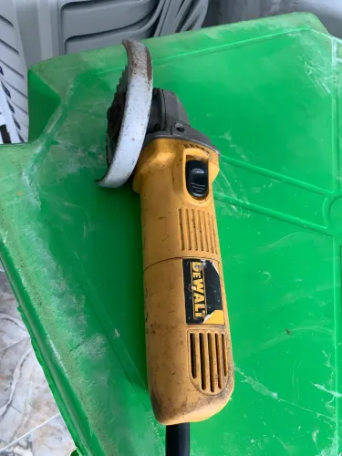 Esmerilhadeira Dewalt 220v