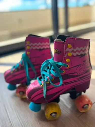 Patins da Luna - Colorido, tamanho 34!