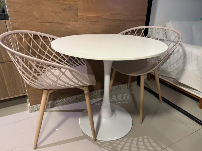 Mesa com cadeiras