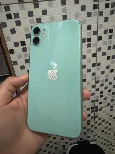 iPhone 11 semi novo