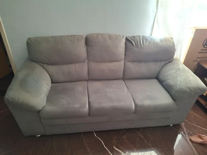 2 sofás, um 3 lugares e outro 2 lugares