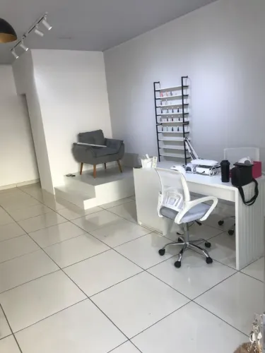 Mesa manicure com gavetas