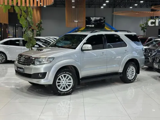 Toyota Hilux SW4 SRV D4-d 4X4 3.0 TDI Dies. AUT 2015