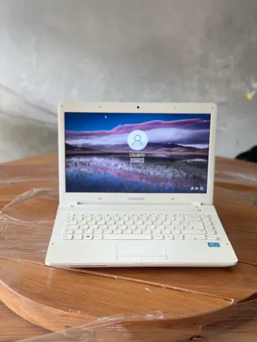 VENDO NOTEBOOK SAMSUNG