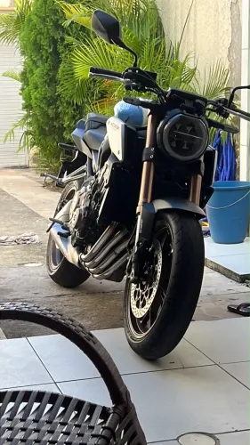 Vendo moto em perfeito estado cor rara 