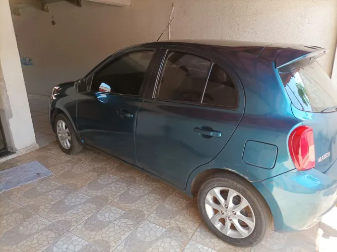 Nissan March SV 1.0 12V Flex 5P 2015