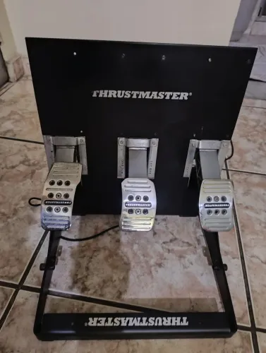 Pedais Thrustmaster T3PA Pro muito novos modelos Black profissional 
