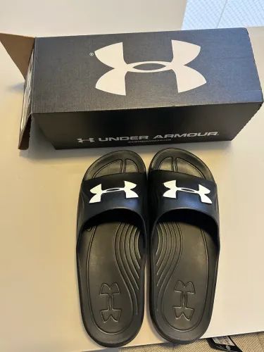 Chinelo Under Armour - Tam. 43/44 sem uso 